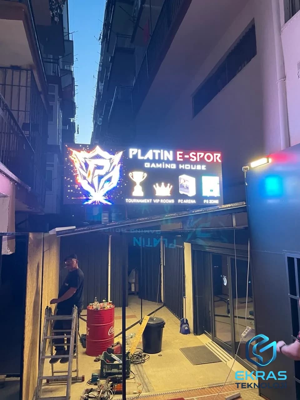 Platin E-Spor Yenimahalle Ankara girişinde P5 dış mekan LED ekran uygulaması
