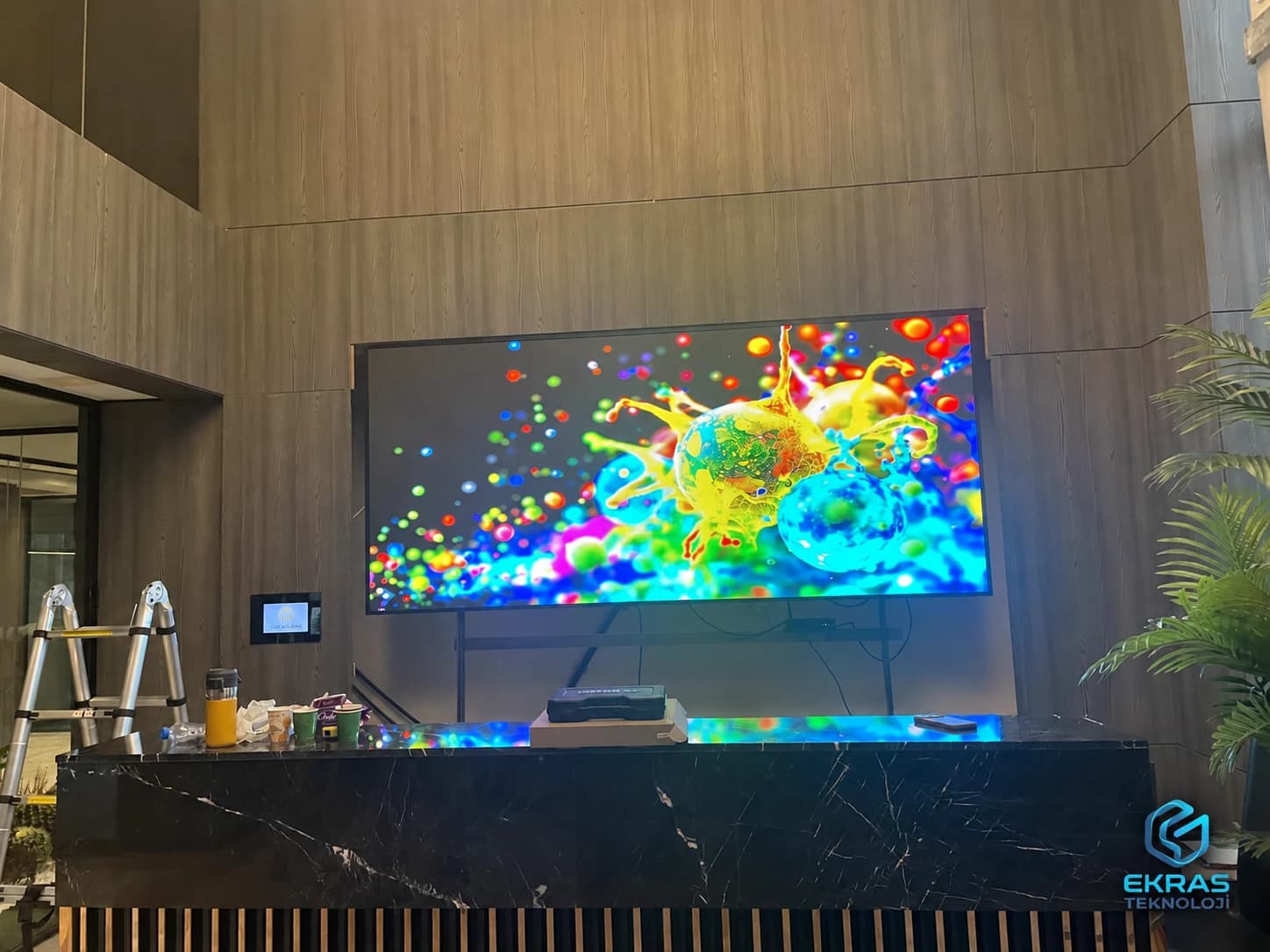 Safi Holding Ümitköy Ankara için 128 x 288 cm P1.86 GOB iç mekan LED ekran tamamlanmış görünümü